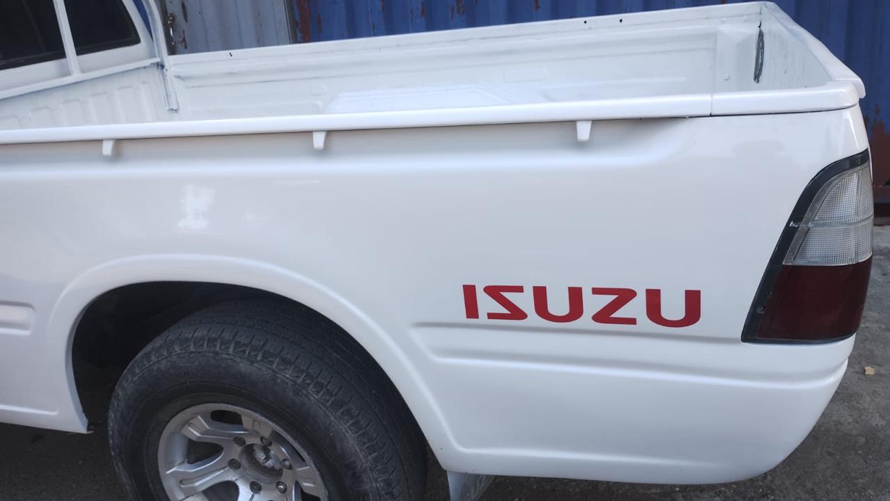 jeepetas y camionetas - Isuzu kb 2000  4