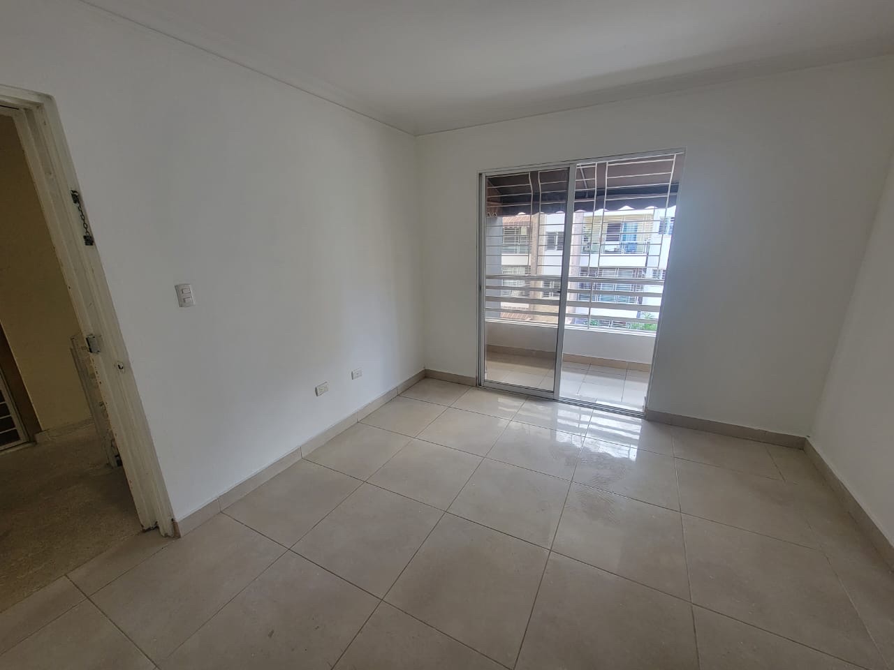 apartamentos - venta de apartamento en  charles de Gaulle Santo Domingo este de 100mts 3er piso 9