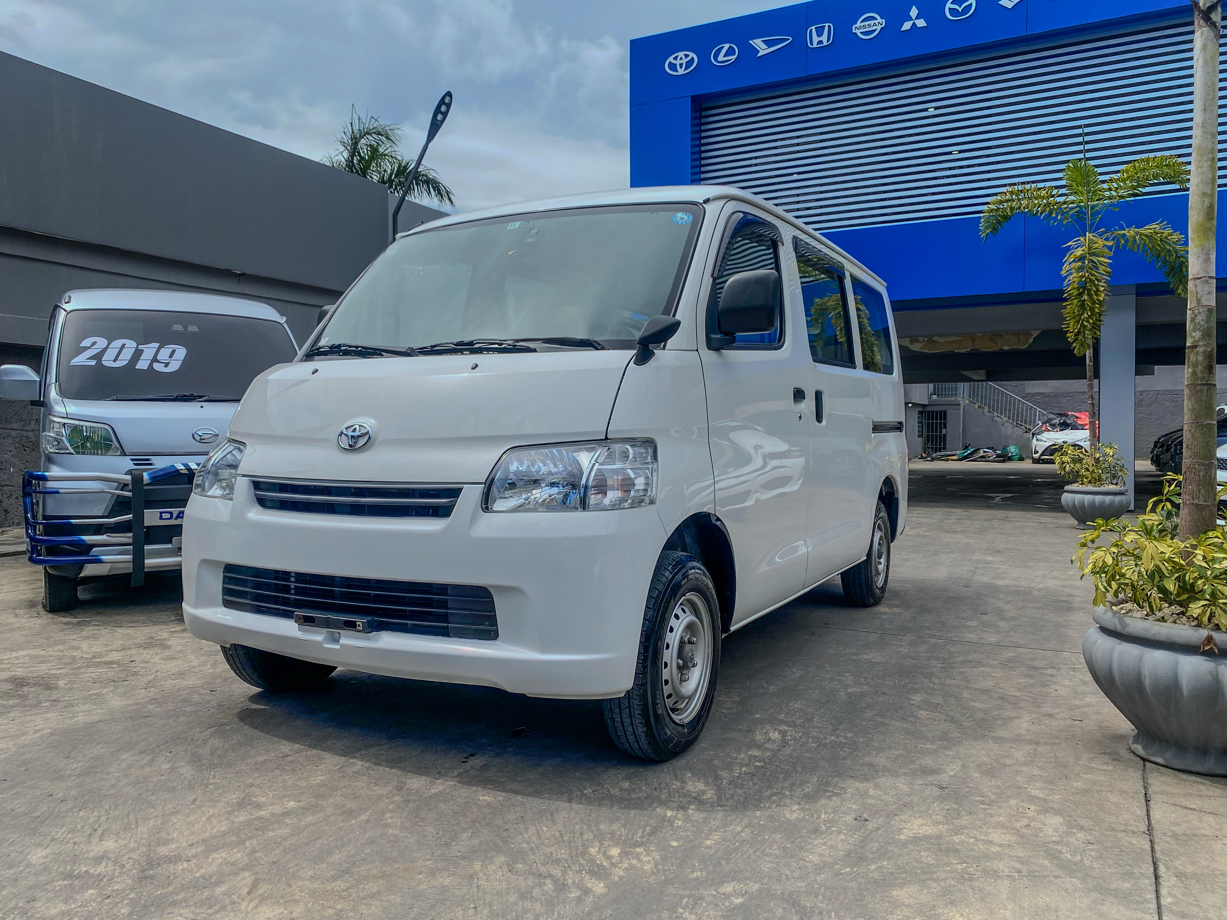 jeepetas y camionetas - 2019 Toyota Town Ace DX 4WD 1