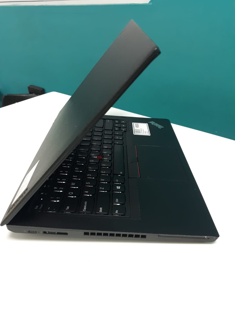 computadoras y laptops - Laptop, Lenovo ThinkPad T480 / 8th Gen, Intel Core i7 / 16GB DDR4 / 128GB SSD
 
 4