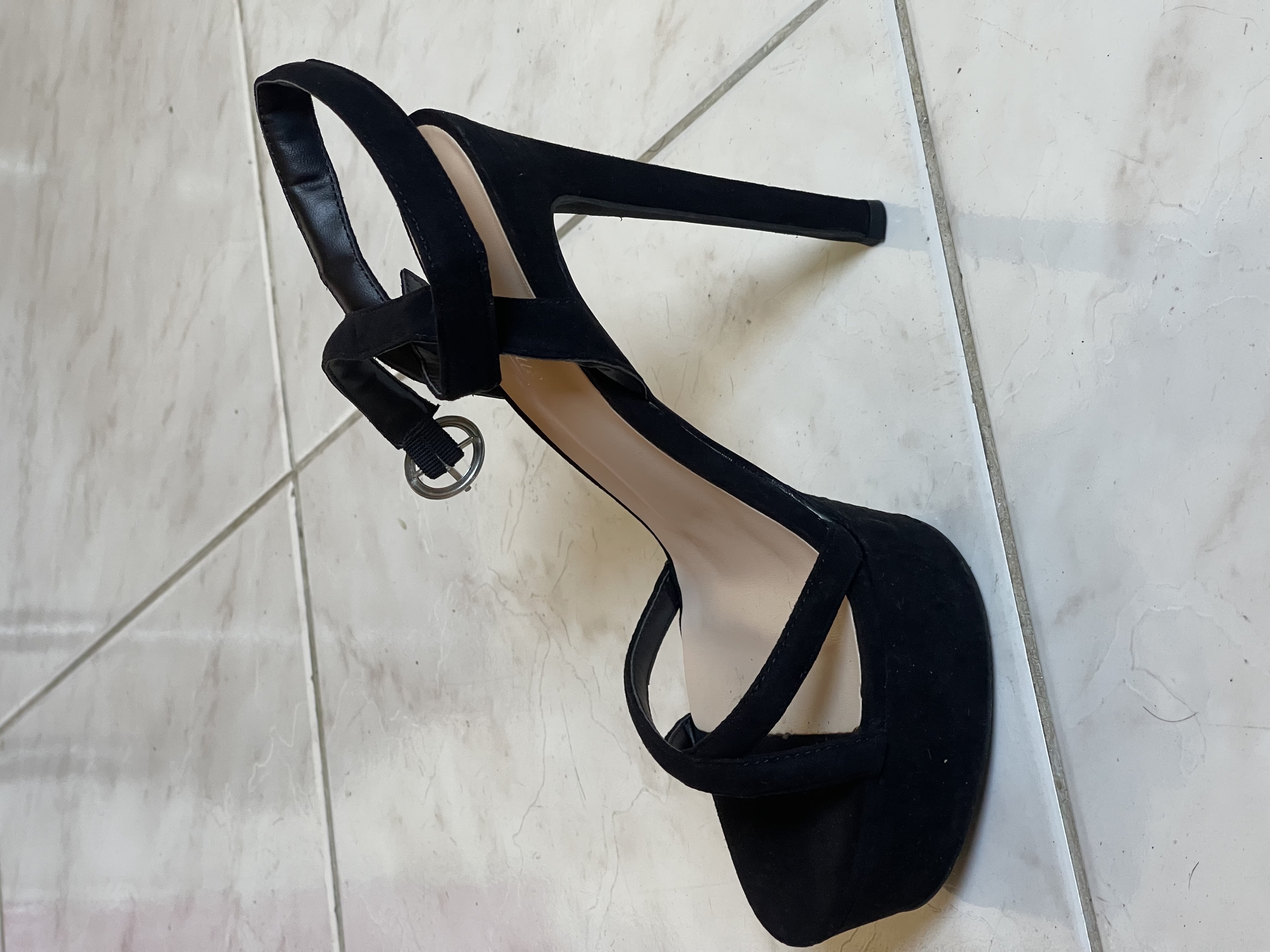 zapatos para mujer - Espectaculares tacones negros nuevos , perfectos si eres talla 39 ó 40