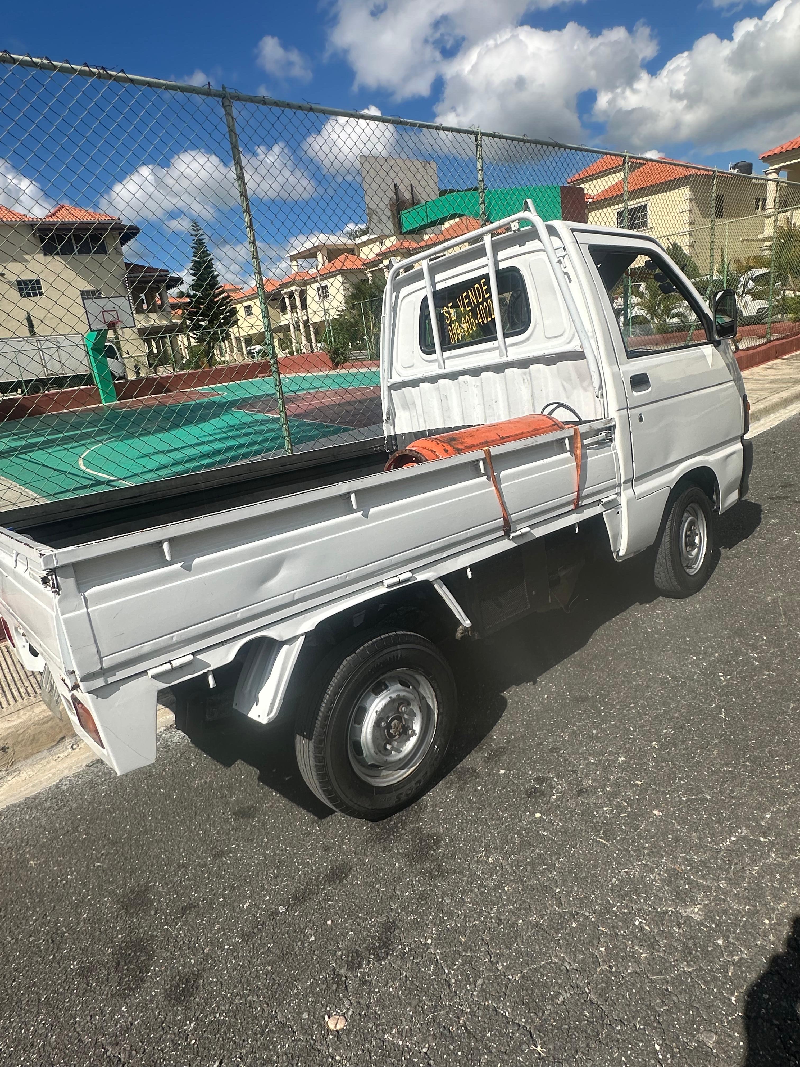 jeepetas y camionetas - se vende Hijet 325,000 seguro y malbete al día negociable  4