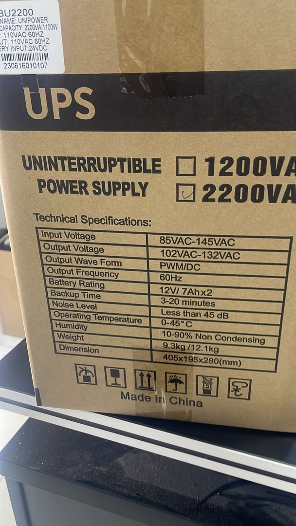 computadoras y laptops - UPS UNIPOWER 2200VA / 1100W  –TRABJA CON PLANTA / E INVERSOR /REGULA EL VOLTAJE  2