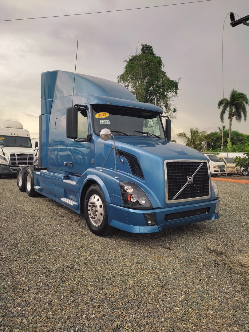 camiones y vehiculos pesados - VOLVO VNL año 2012 0