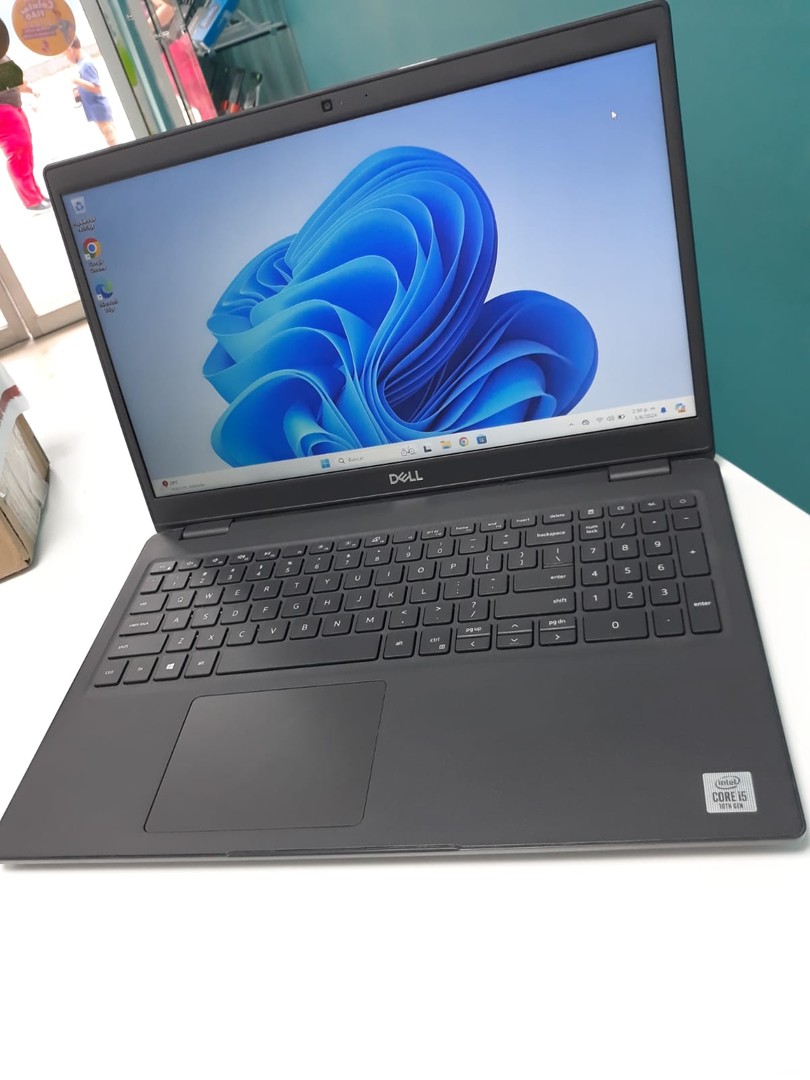 computadoras y laptops - Laptop, Dell Latitude 3510 / 10th Gen, Intel Core i5 / 16GB DDR4 / 256GB SSD 8