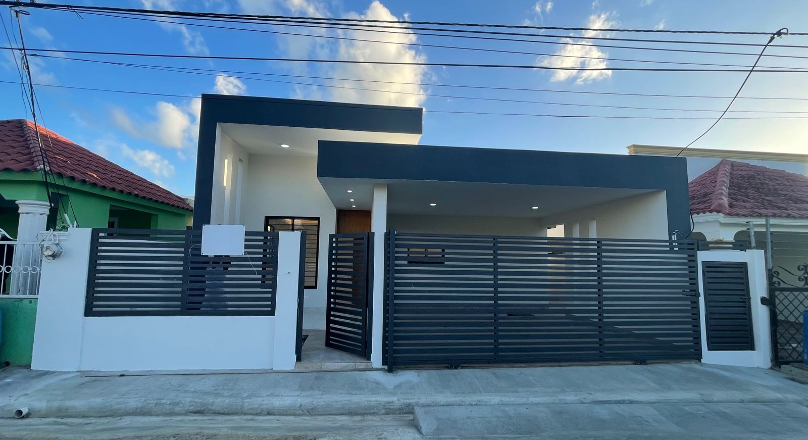 casas - Casa Moderna en Urbanizacion Jardines del Sur