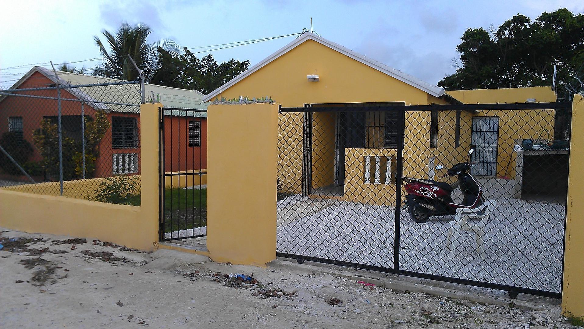 casas - Se vende - casa en Verón - bávaro ( ent.calle doble vía ) res. mi casita linda 1