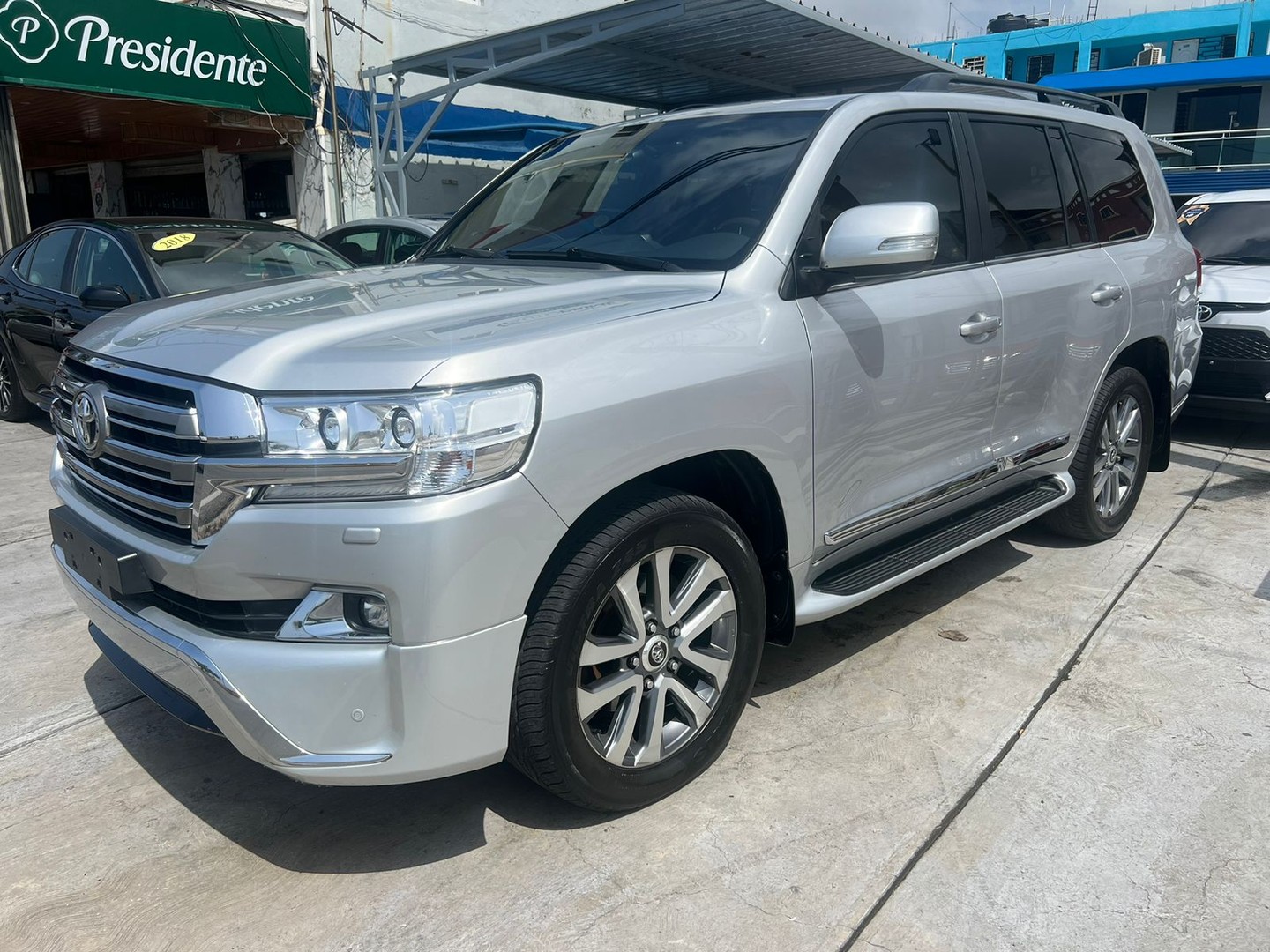 jeepetas y camionetas - Toyota Land Cruiser VXR 2019