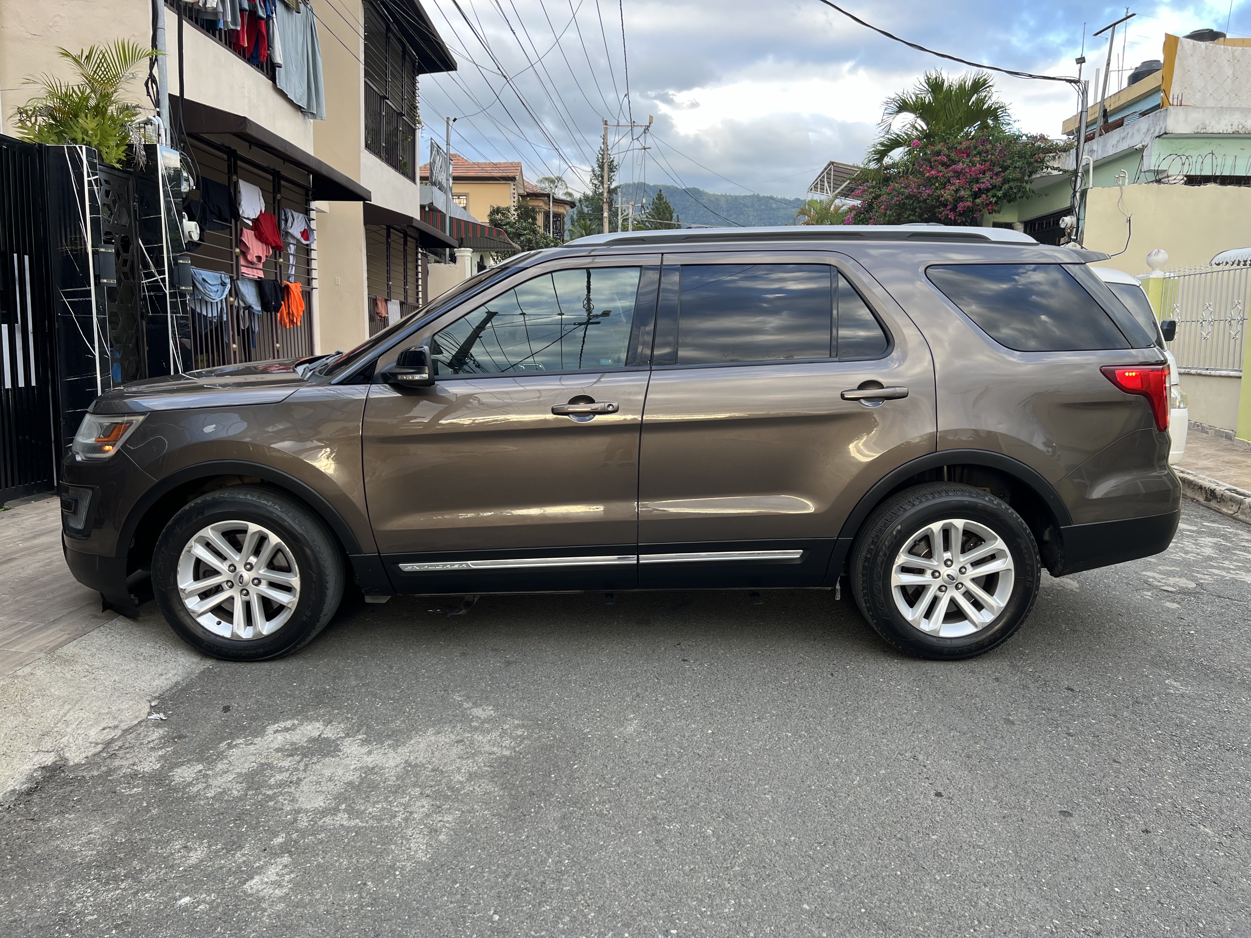 jeepetas y camionetas - Ford Explorer 2016 XLT PREMIUM  2