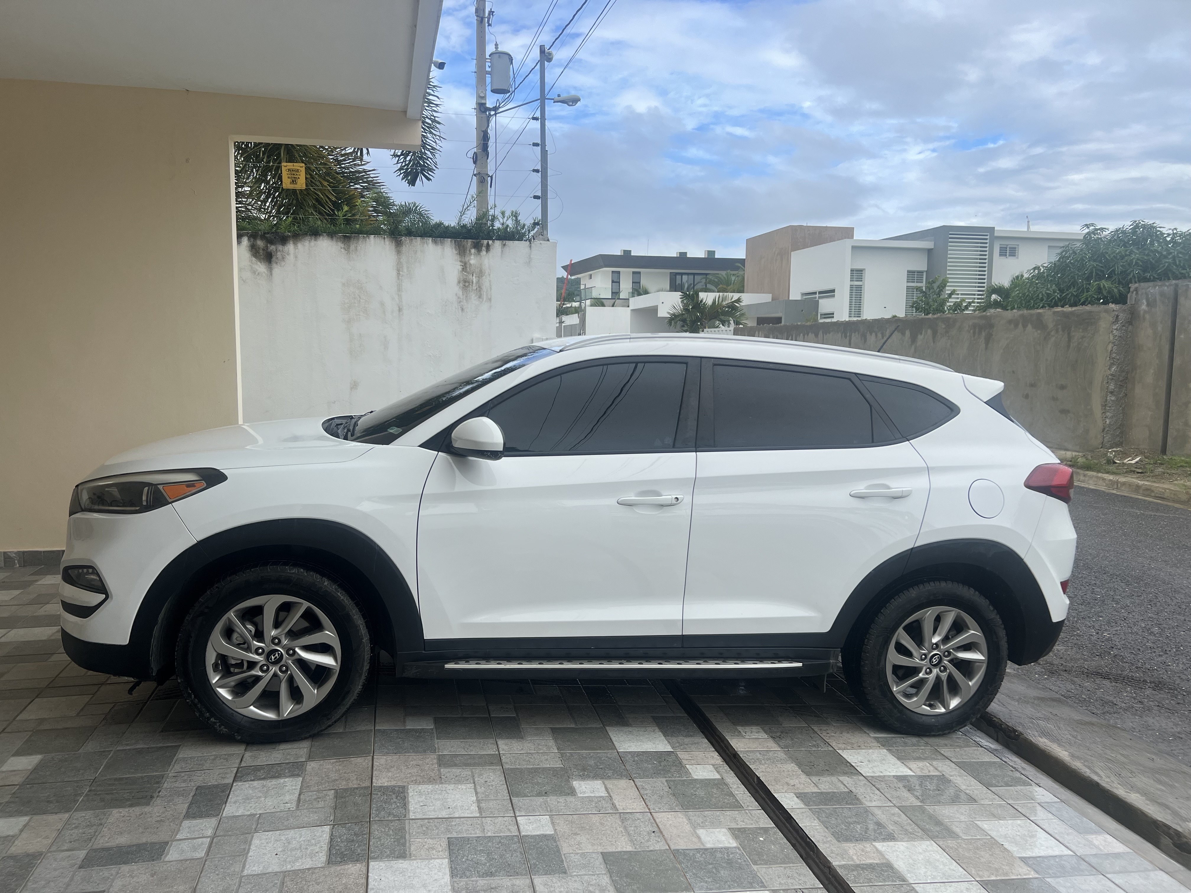 jeepetas y camionetas - Vendo por motivo de viaje Hyundai Tucson 2017  3