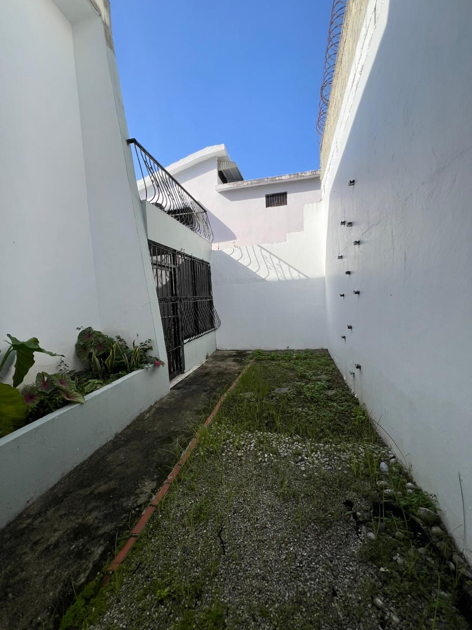 casas - Alquilo Casa en Arroyo Hondo, Santo Domingo  4