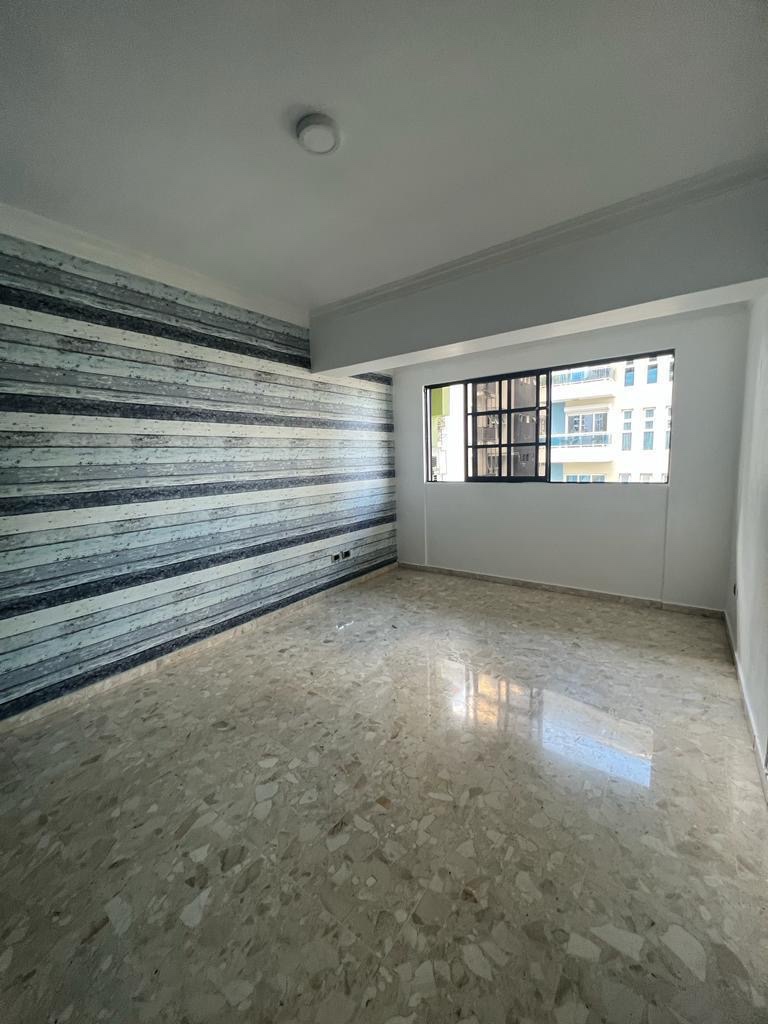 apartamentos - Vendo Serralles tres habitaciones con su baño dos parqueos servicio balconet  3