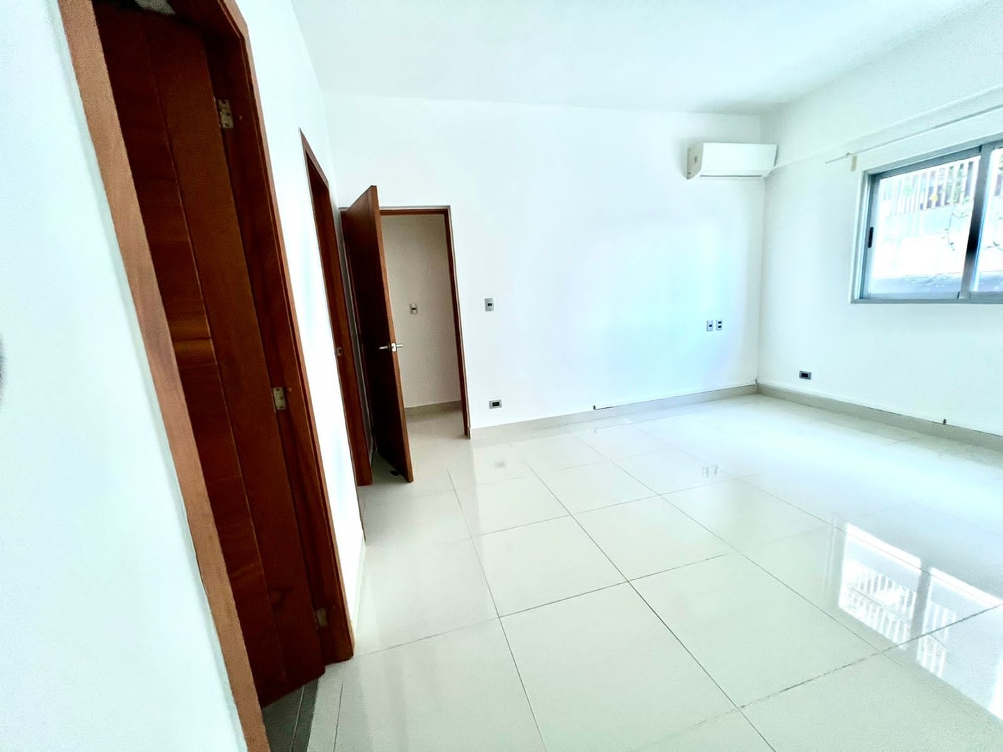 apartamentos - 📍Ensanche Naco
Aquilo Apartamento Vacio en Torre Moderna
 US$1,300  9