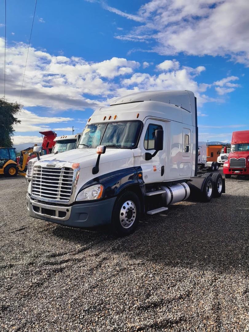 camiones y vehiculos pesados - FREIGHTLINER CASCADIA año 2014