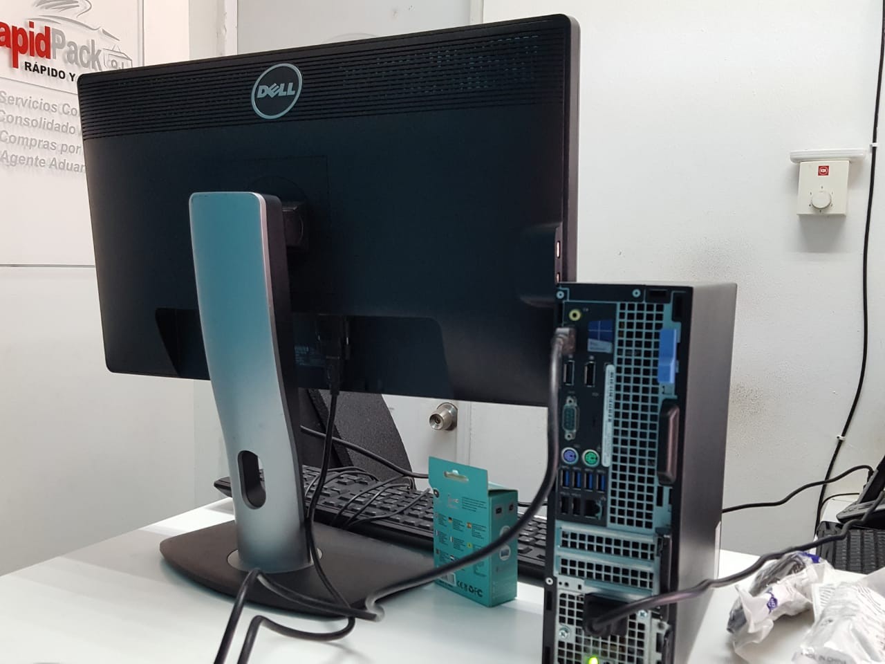 computadoras y laptops - PC COMPLETA DE Desktop, Dell OptiPlex 5040  SFF/ 6th Gen, Intel Core i3 / 8GB DD 3