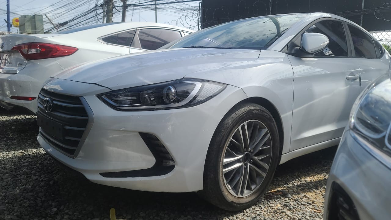 carros - HYUNDAI AVANTE 2017 BLANCO 2