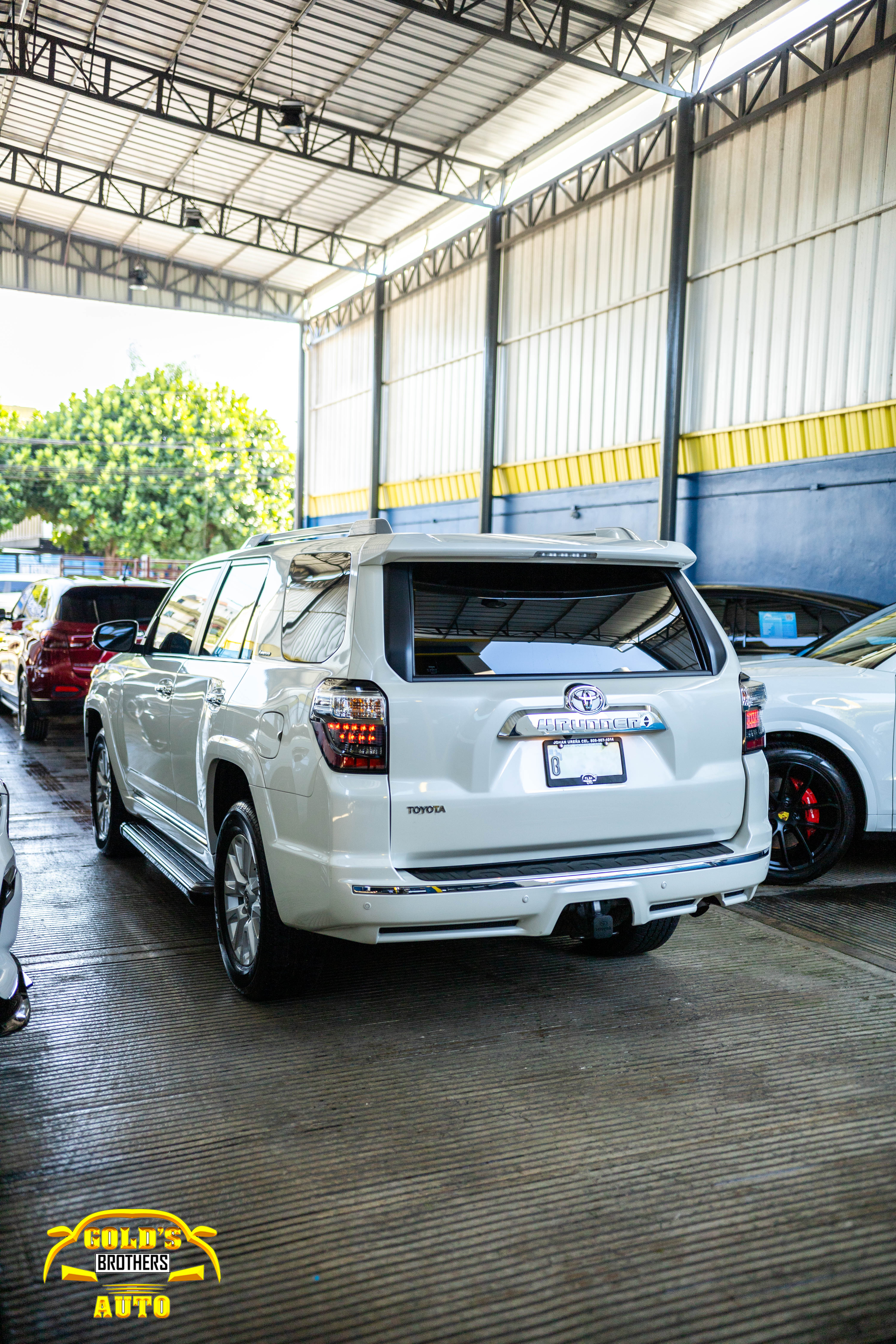 jeepetas y camionetas - Toyota 4runner LIMITED 4x4 2024 Impecable 3