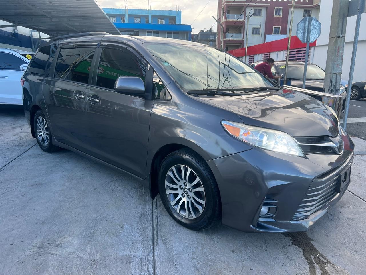 jeepetas y camionetas - Toyota Sienna XLE 2018 8