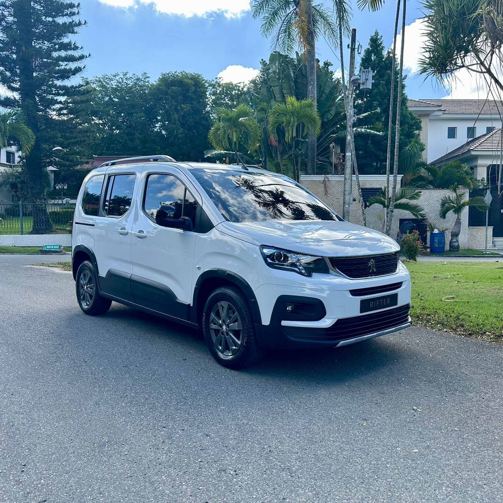 jeepetas y camionetas - Peugeot rifter 2023 nuevaaaa