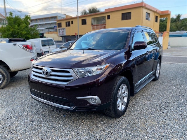 jeepetas y camionetas - Toyota highlander 2012 4x4 de 3 filas de asientos