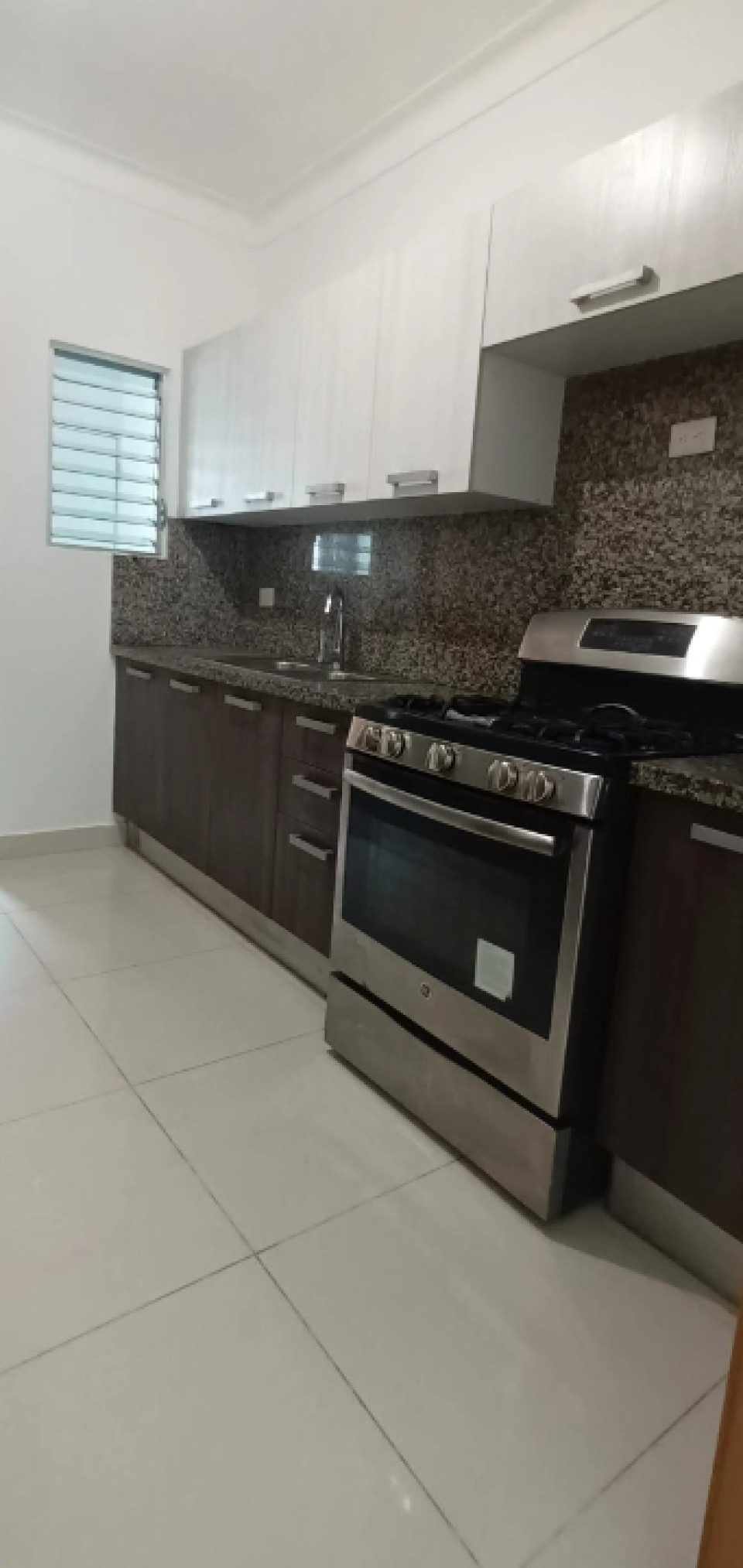 apartamentos - Apartamento en Alquiler en Bella Vista Sur 3H, 2B, 2P con línea blanca 3