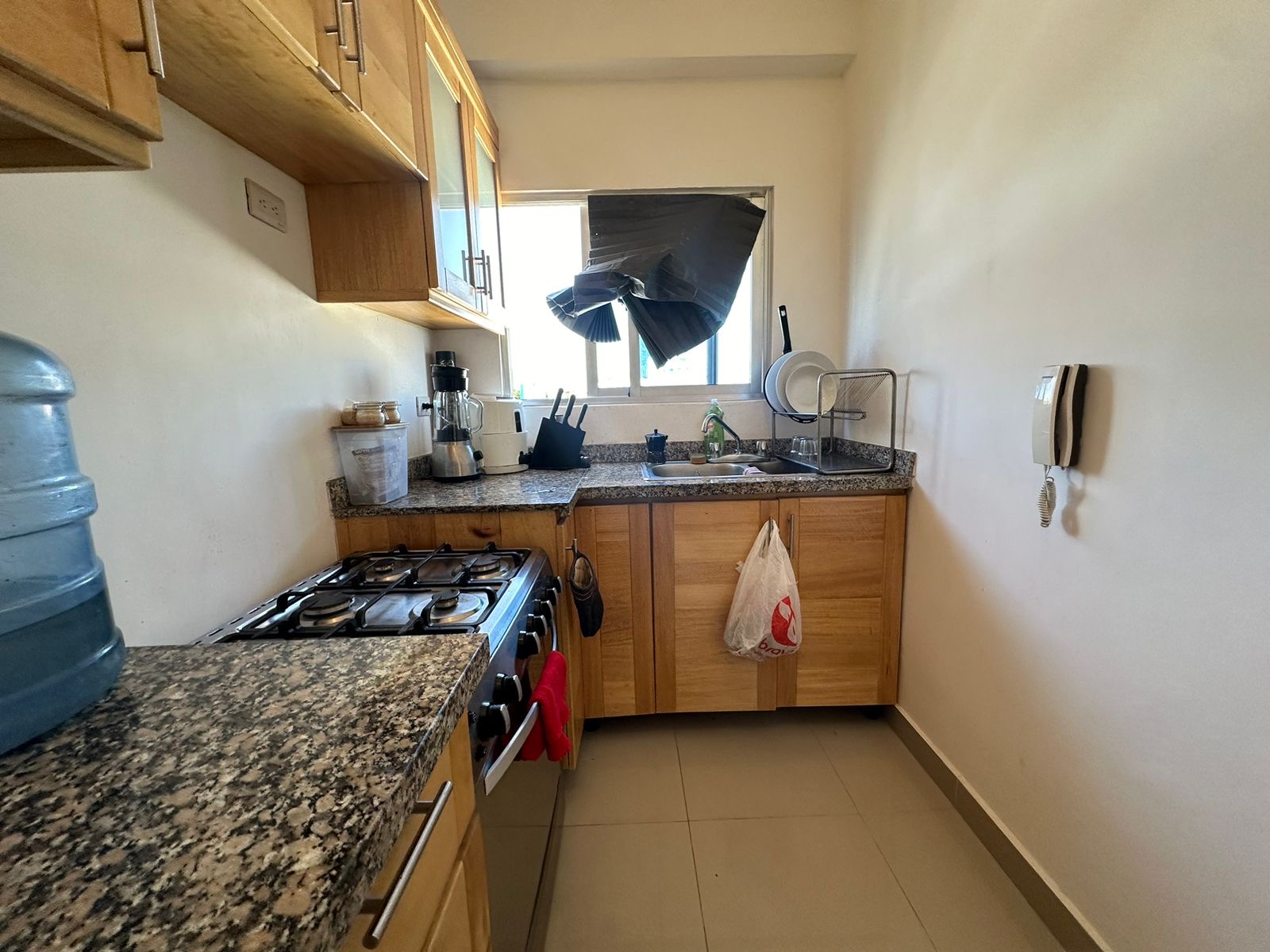 apartamentos - Vendo independencia klm 9 dos hab piso 4 dos baños 4