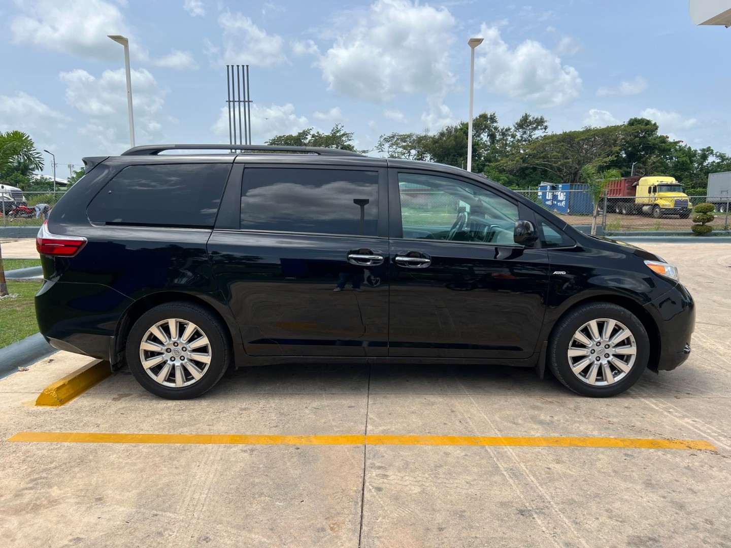 jeepetas y camionetas - TOYOTA SIENNA  2017.                     3