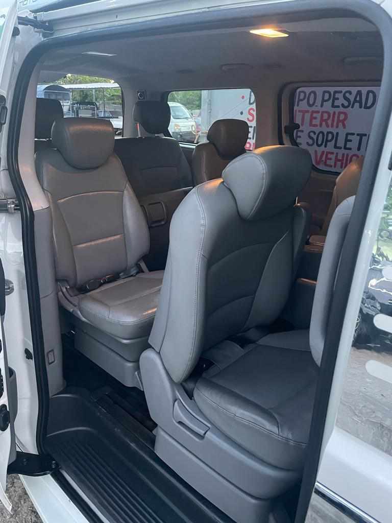 camiones y vehiculos pesados - VENDE HYUNDAI STAREX 2019 BLANCA, NEGOCIABLE 2