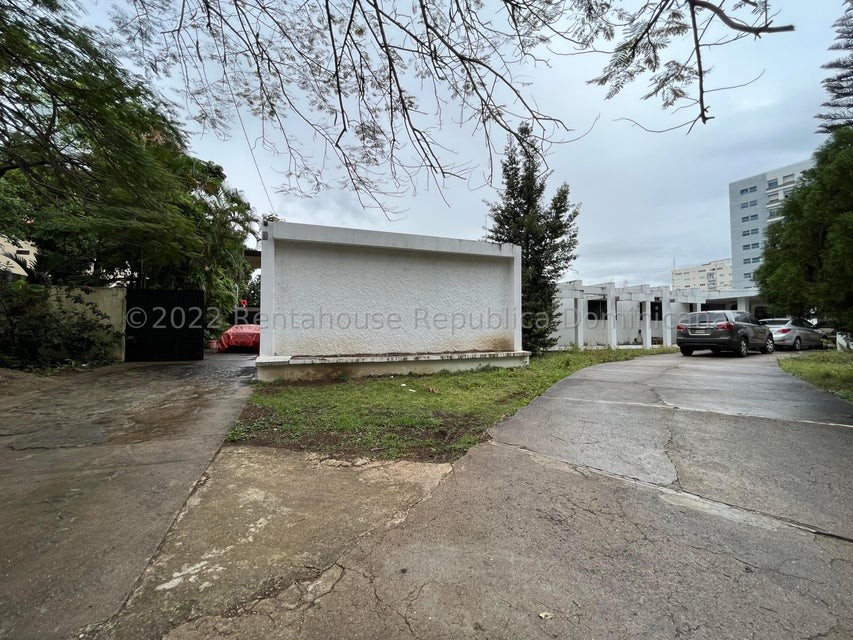 oficinas y locales comerciales - Casa comercial en alquiler #22-577 ideal para oficinas, 4 habitaciones, 40 puest