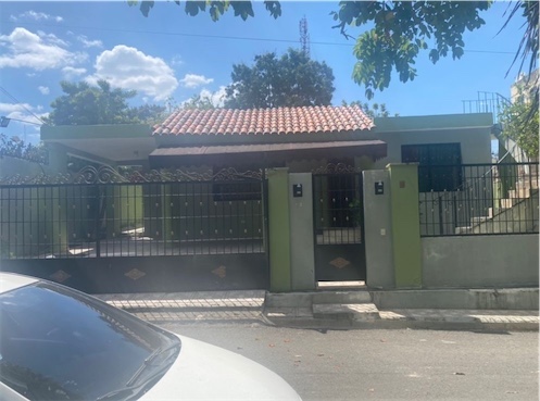 casas - Venta de casa en la Charles de Gaulle Santo Domingo este  8