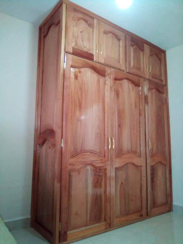 muebles y colchones - Closet en madera de caoba  0