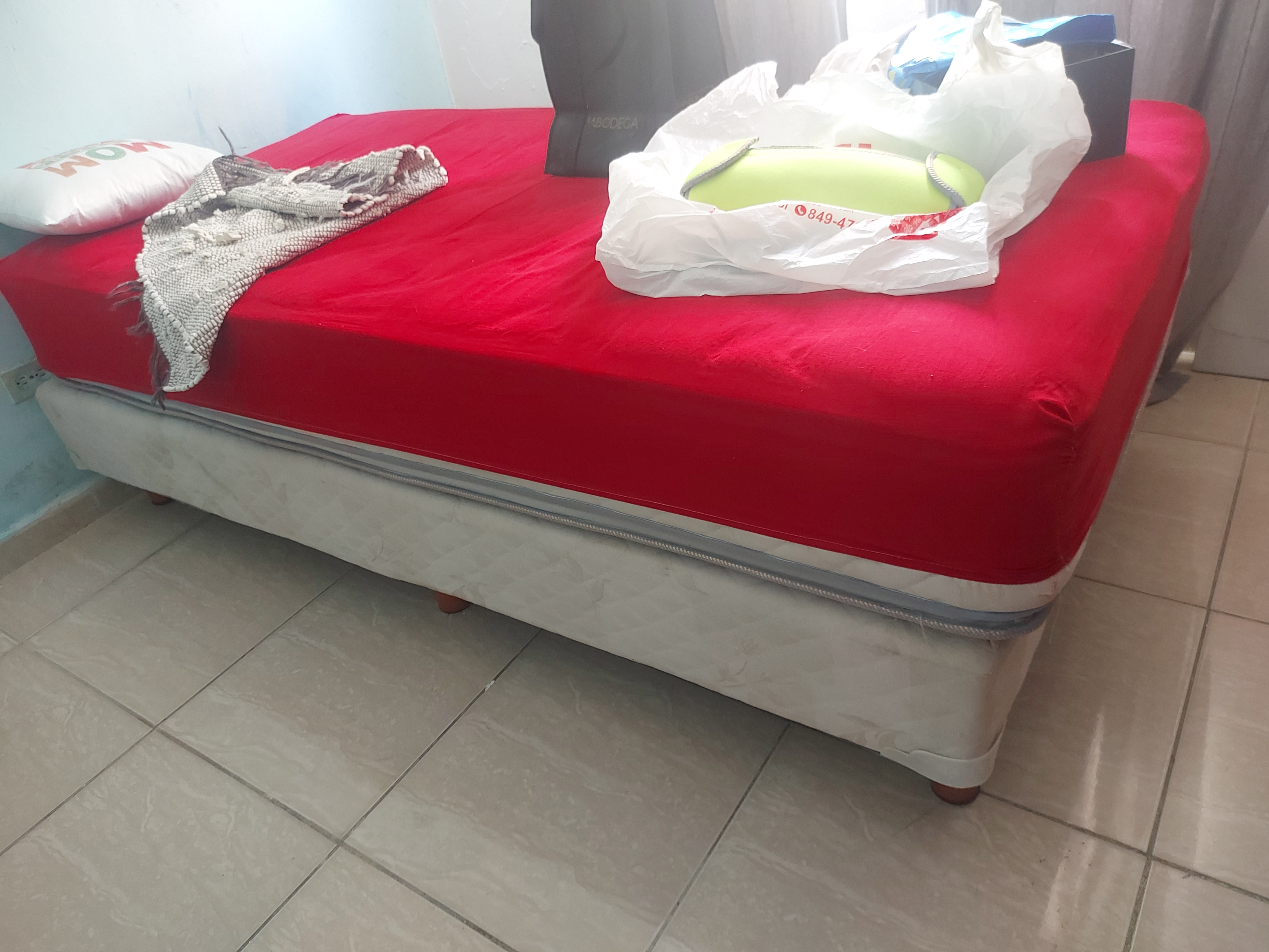 muebles y colchones - Vendo cama twin de uso, incluye el colchón 6000 pe