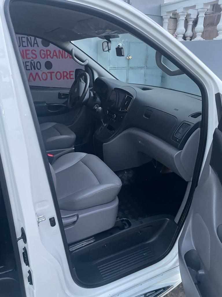 camiones y vehiculos pesados - VENDE HYUNDAI STAREX 2019 BLANCA, NEGOCIABLE 3