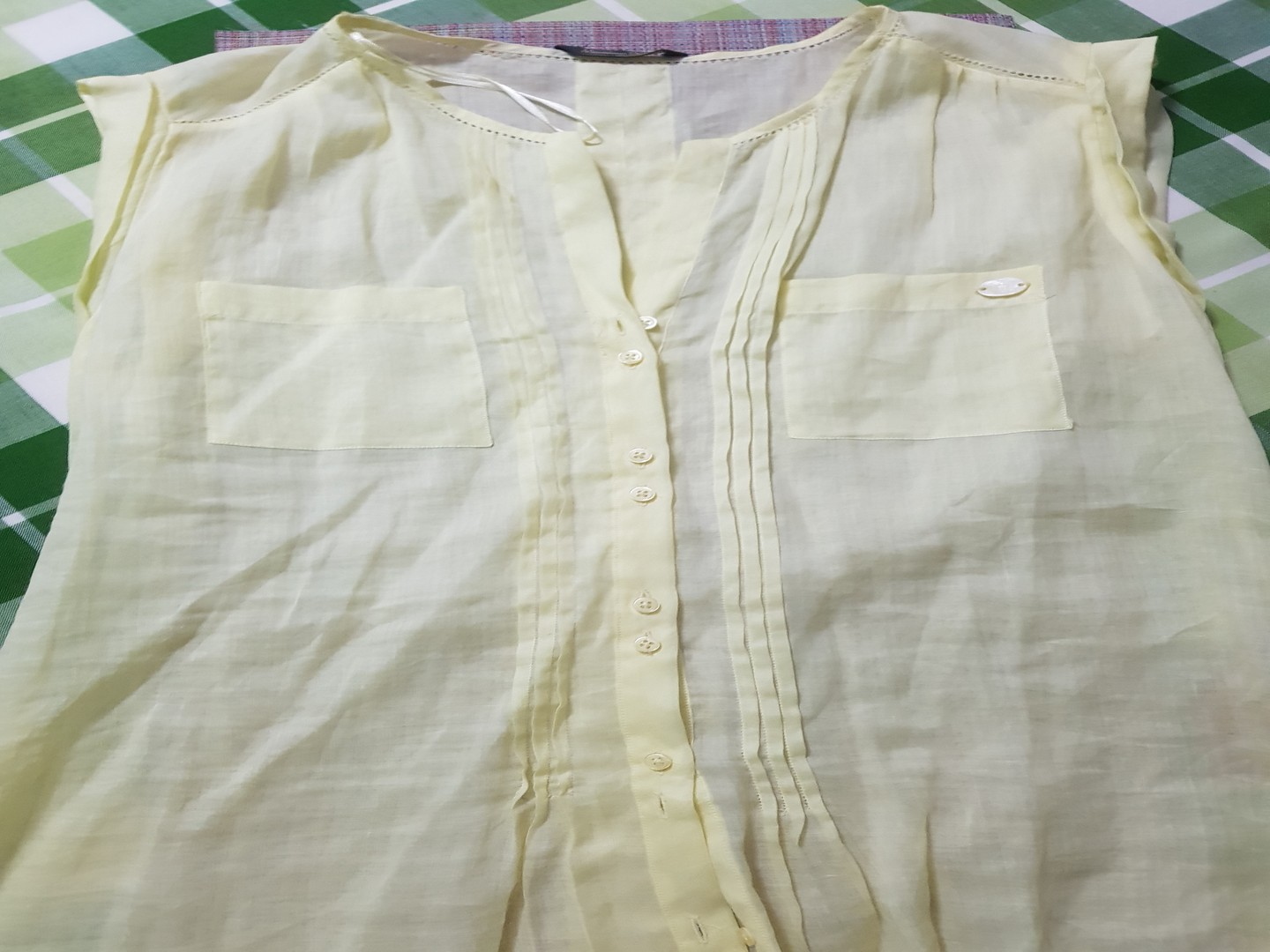 ropa para mujer - Delicada blusa sin mangas, color amarillo tierno, Massimo Dutti de España. 0