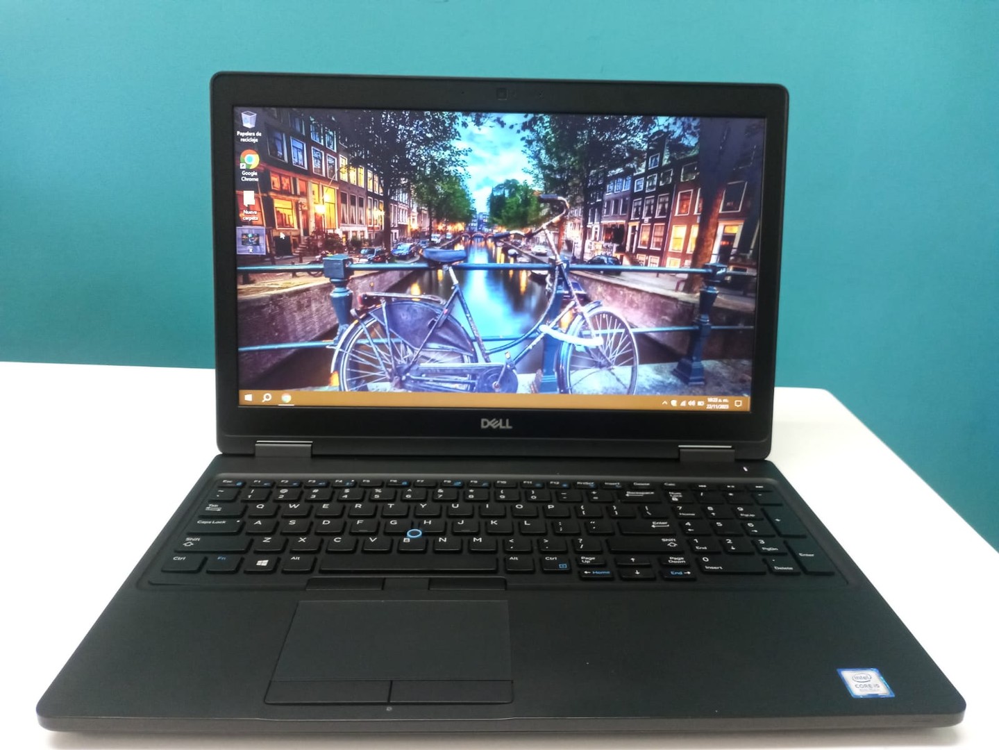 computadoras y laptops - `Laptop, Dell Latitude 5590 / 8th Gen, Intel Core i5 / 8GB DDR4 / 240GB SSD`
