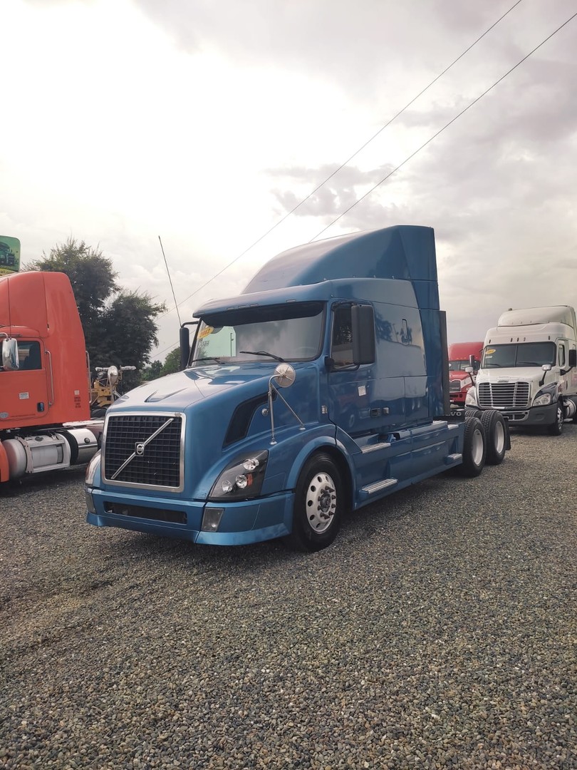 camiones y vehiculos pesados - VOLVO VNL año 2012 1