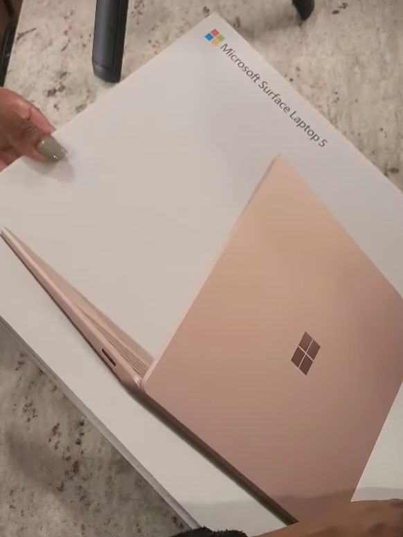 computadoras y laptops - Surface Go Rose. Core i5 10th, 256GB SSD, 8GB RAM 