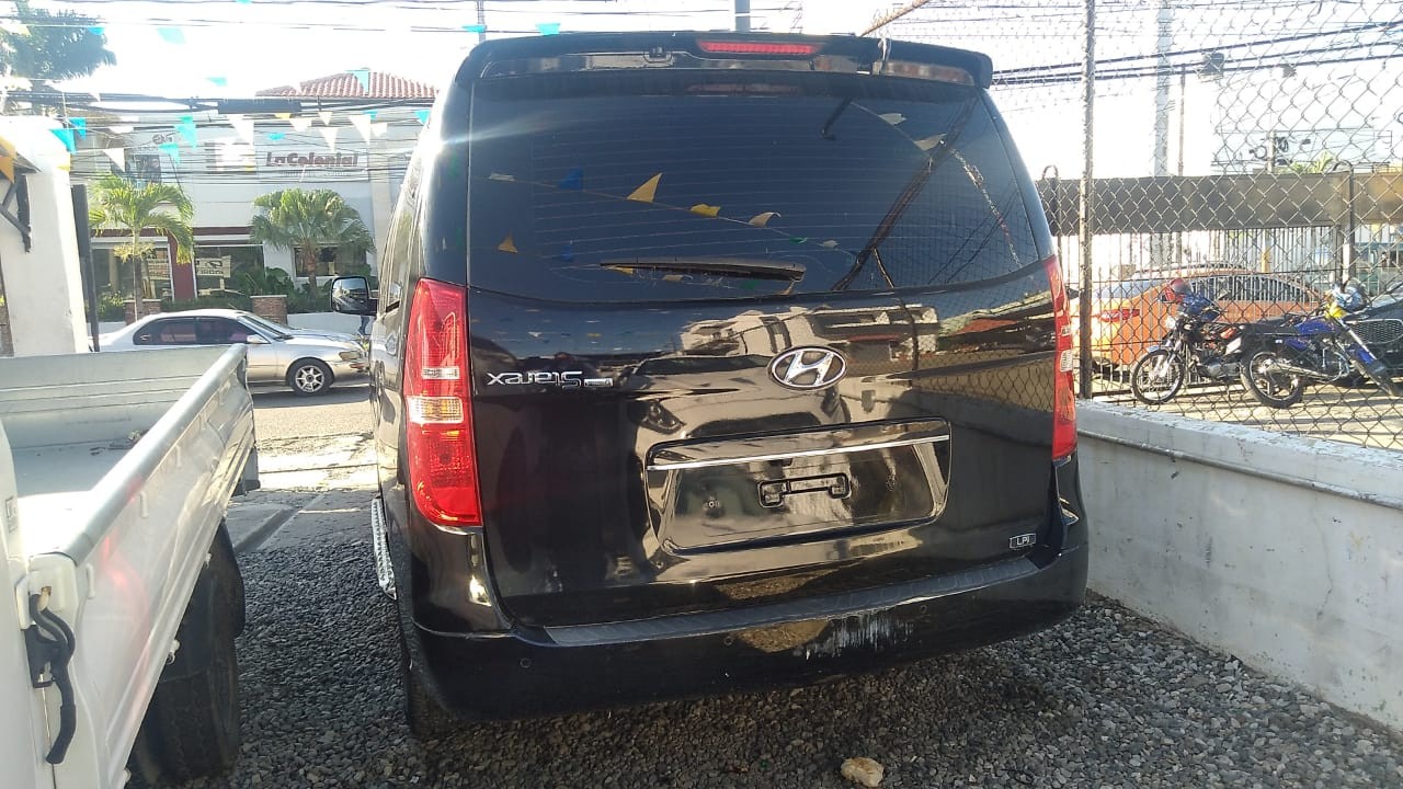 jeepetas y camionetas - HYUNDAI GRAND STAREX 2020 NEGRADESDE: RD$ 1,750.100 5