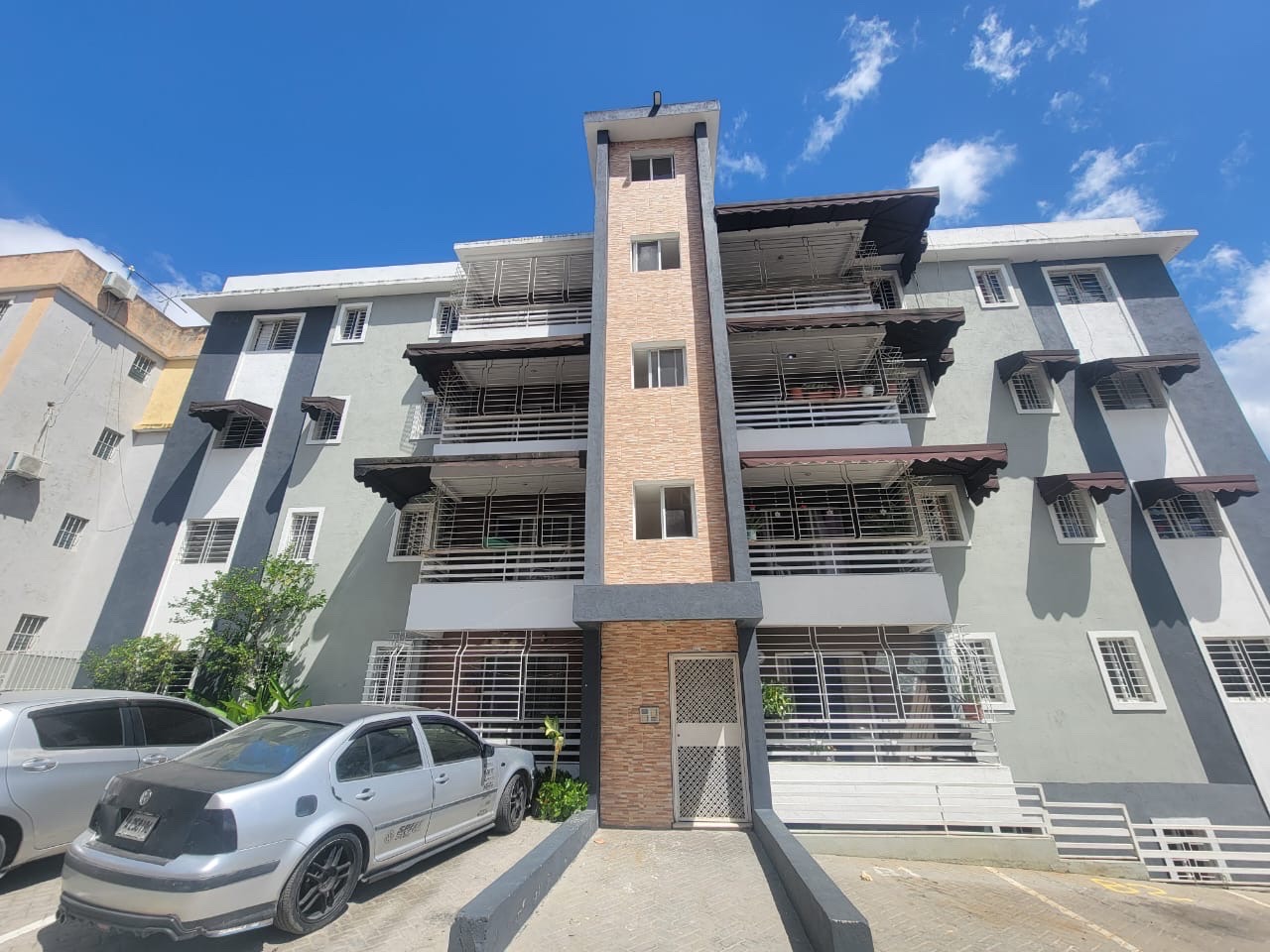 apartamentos - venta de apartamento en  charles de Gaulle Santo Domingo este de 100mts 3er piso