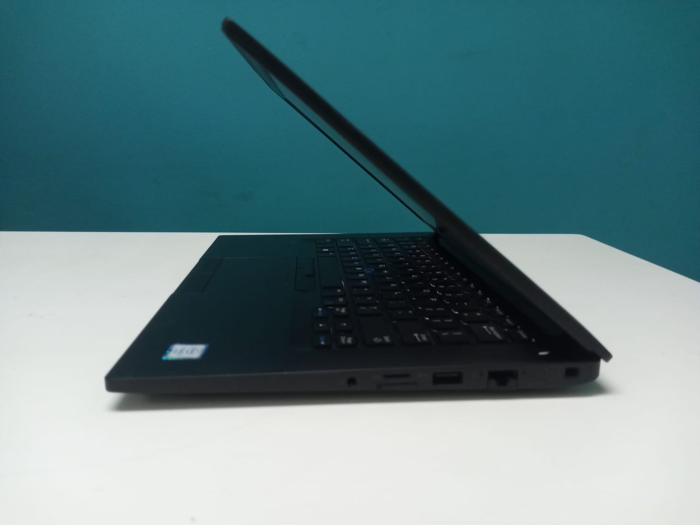 computadoras y laptops - Laptop, Dell Latitude 7480 / 6th Gen, Intel Core i7 / 8GB DDR4 / 250GB SSD
 4