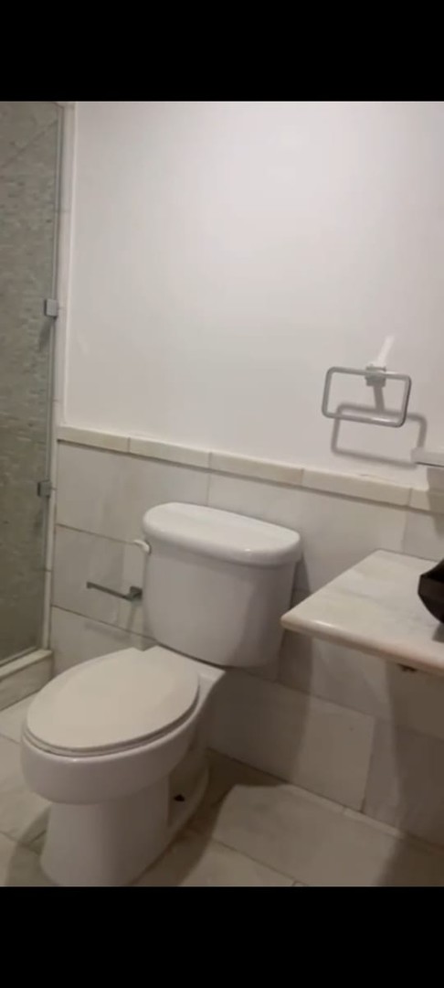 apartamentos - Vendo oportunidad moderno apartamento en Evaristo morales 🕹 US$195,000   7