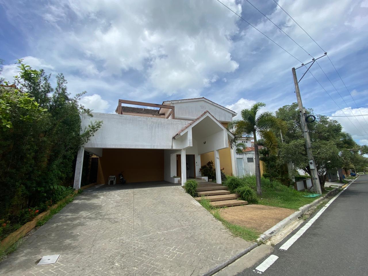 casas - Vendo casa de 2 niveles en Los Cerros de Arroyo Hondo