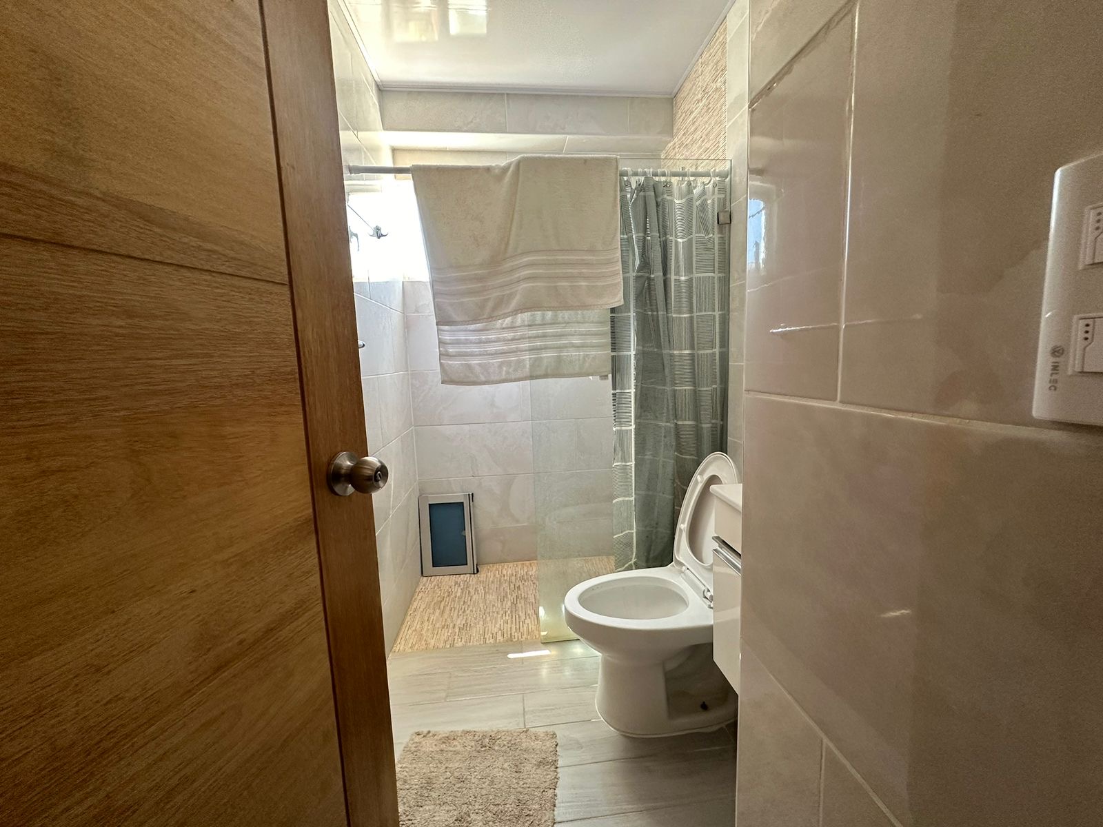 apartamentos - Vendo independencia klm 9 dos hab piso 4 dos baños 8