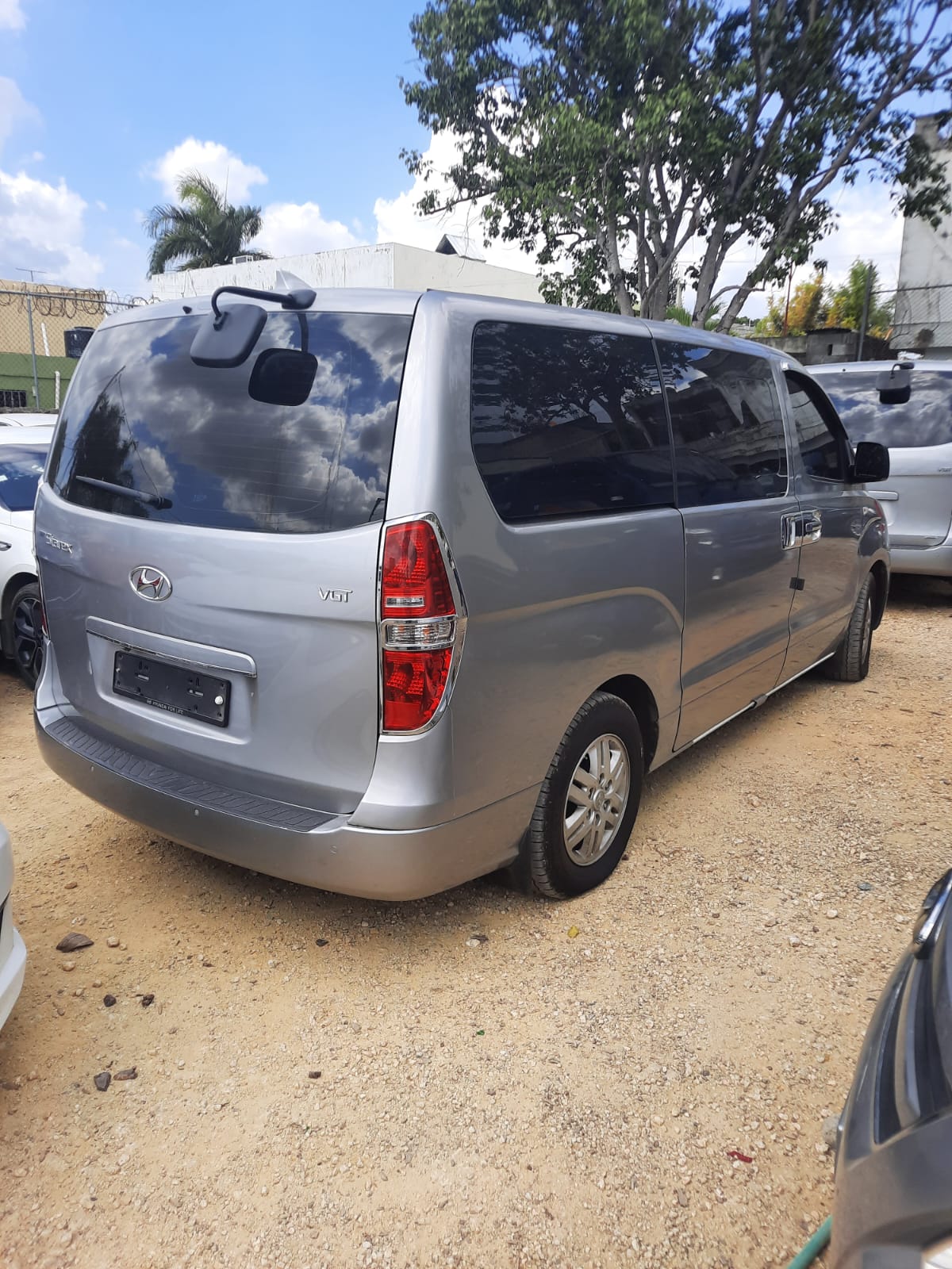 jeepetas y camionetas - HYUNDAI GRAND STAREX 2018 GRIS DESDE: RD$1,270,000 4