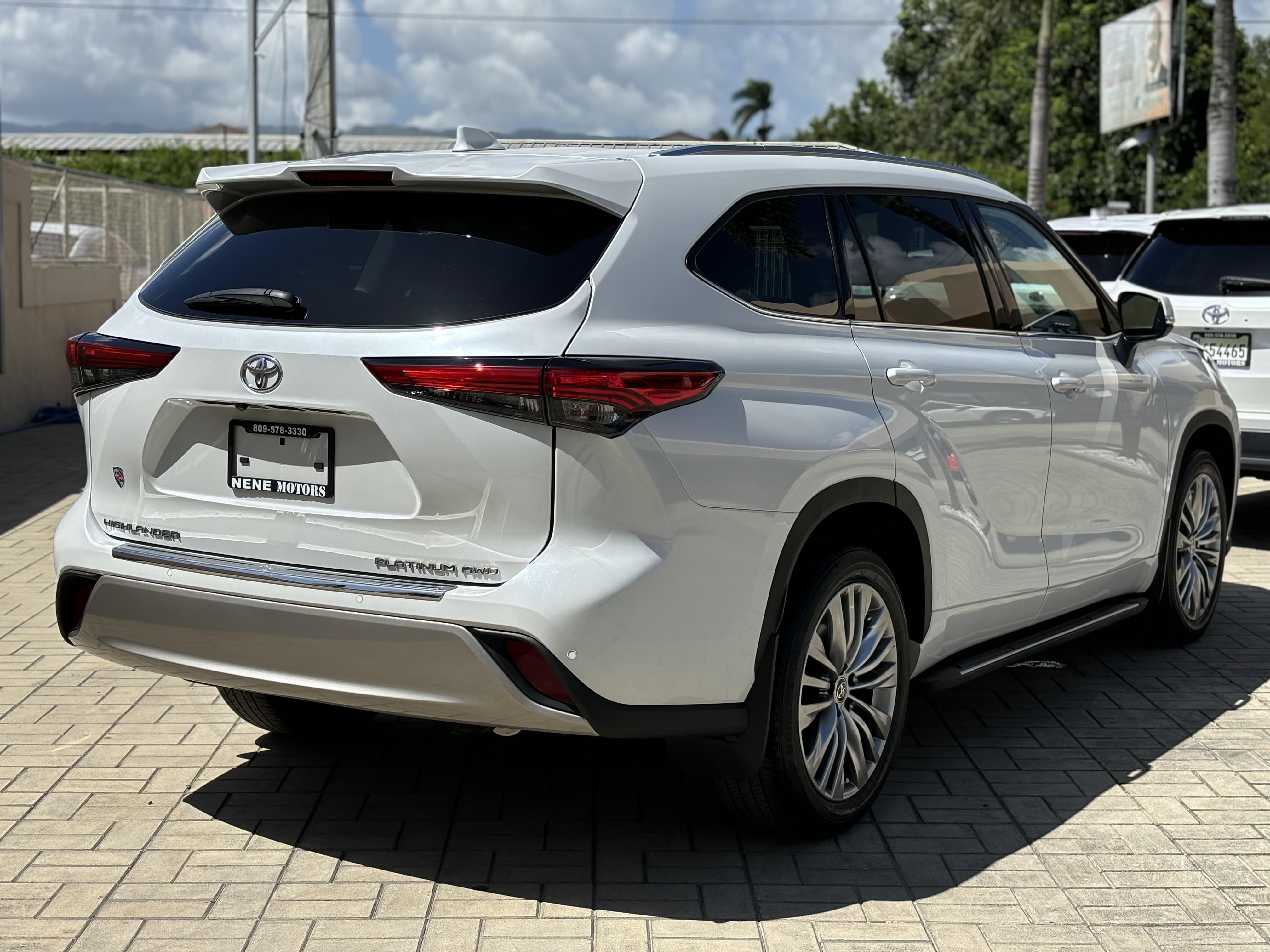 jeepetas y camionetas - Toyota Highlander Limited Platinum 4x4 año 2022 2