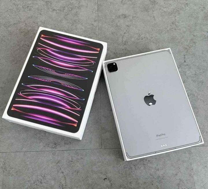 computadoras y laptops - Apple iPad Pro 2022 pant 12,9", Chip M2, 6th Gen, 1TB SSD, Cámara 12 Mp, Nueva 3