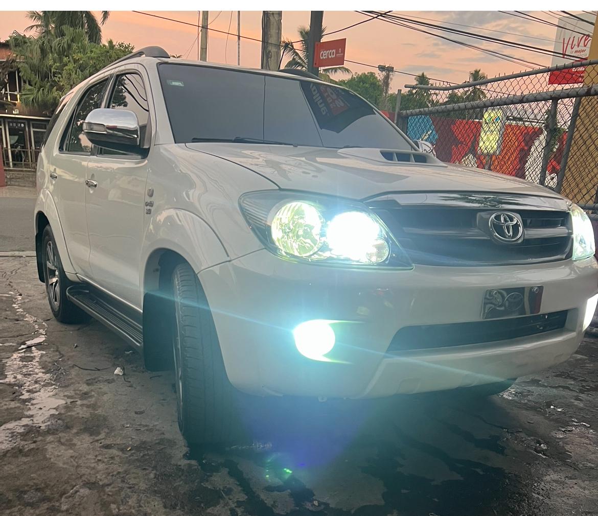 jeepetas y camionetas - Toyota fortuner 2007 3