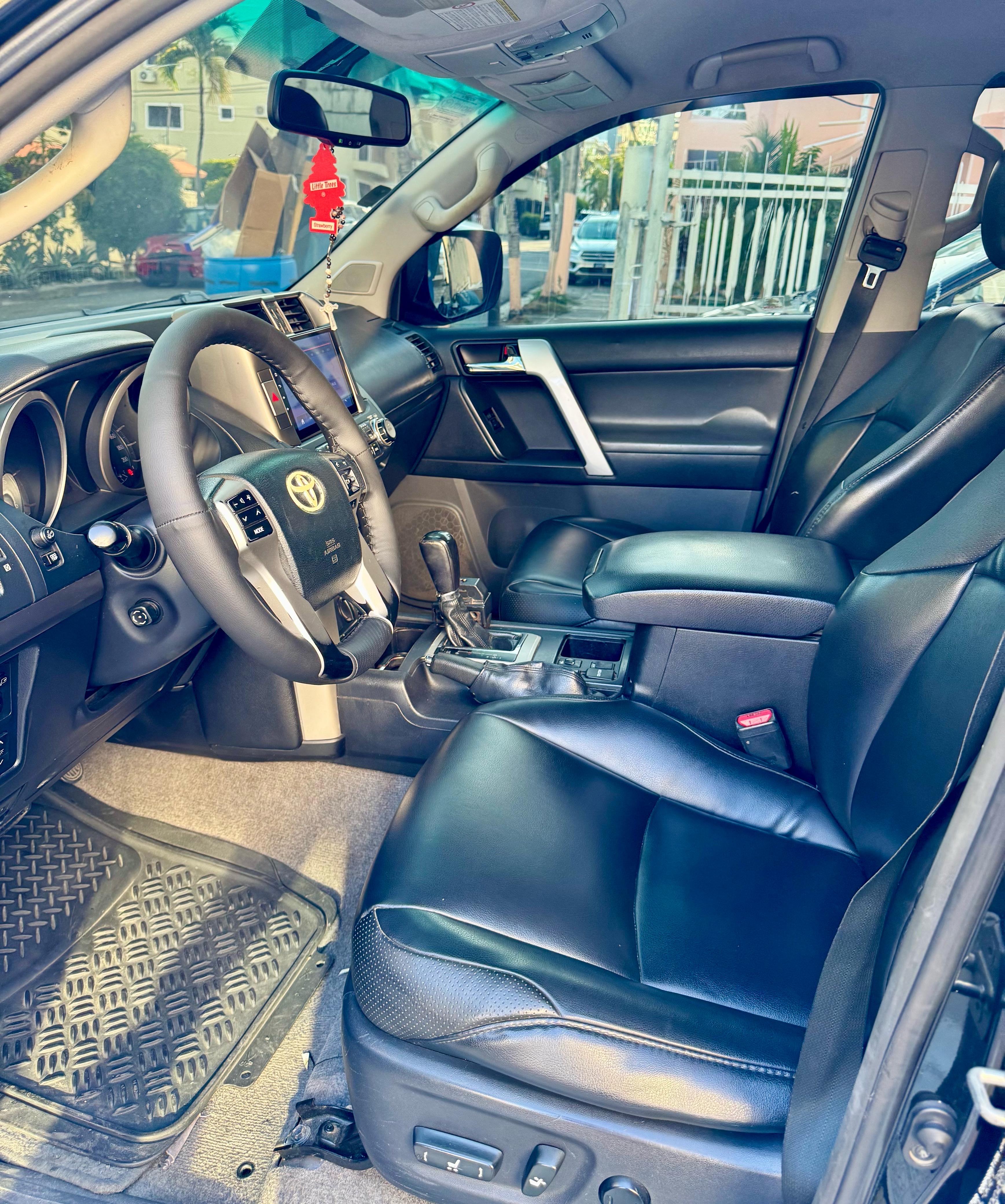 jeepetas y camionetas - Toyota Land Cruiser Prado VX 2011 6