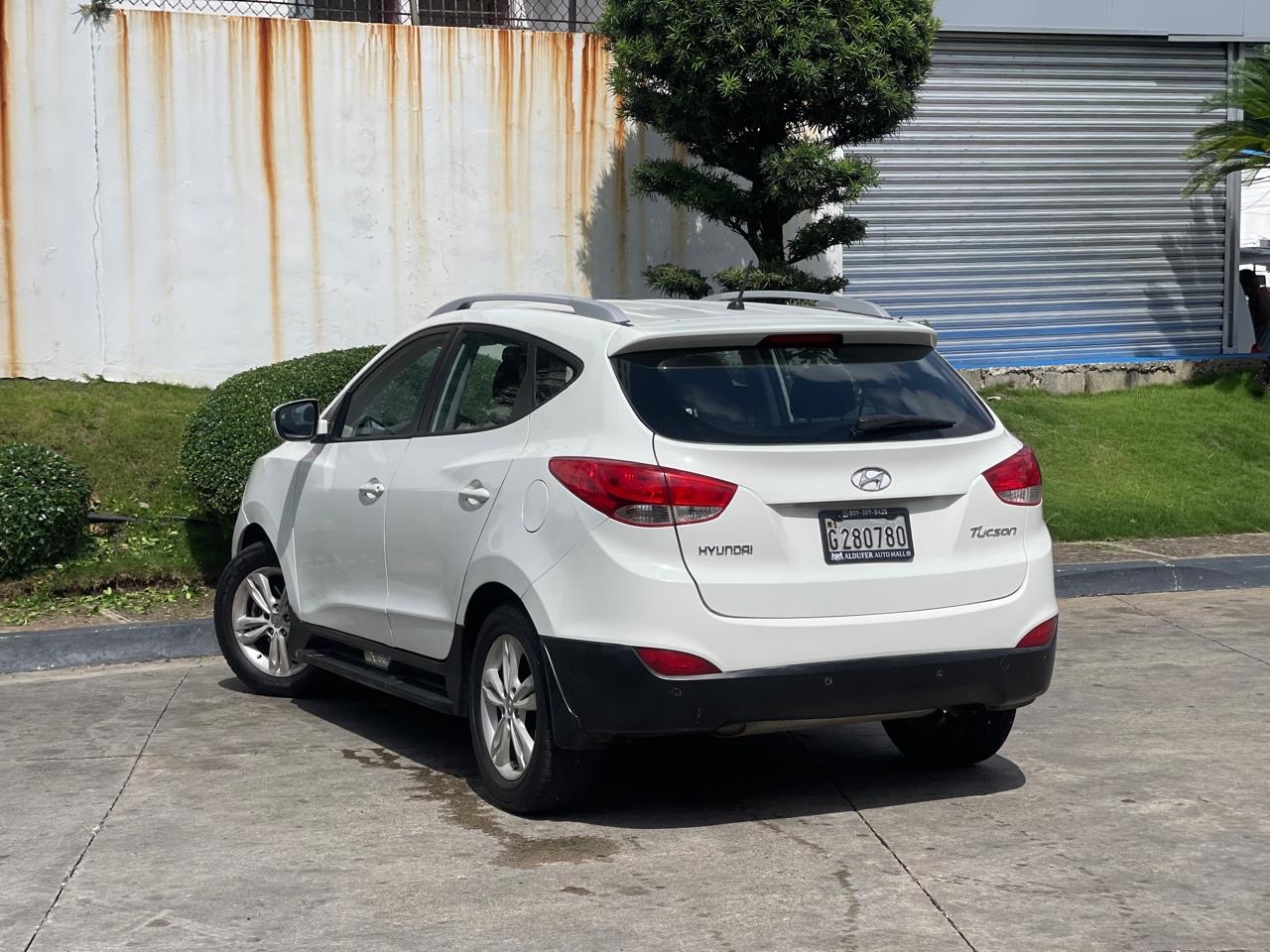 jeepetas y camionetas - HYUNDAI TUCSON 2012 EN EXCELENTES CONDICIONES NUEVA HALOGENOS ESTRIBOS RACK  3