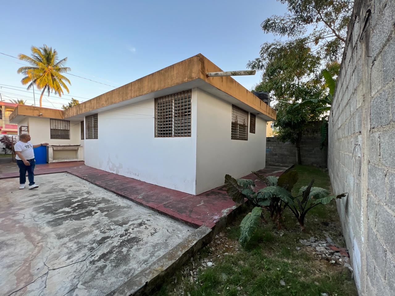 casas - Casa en Boca Chica – Ideal para Vivir o Invertir   3